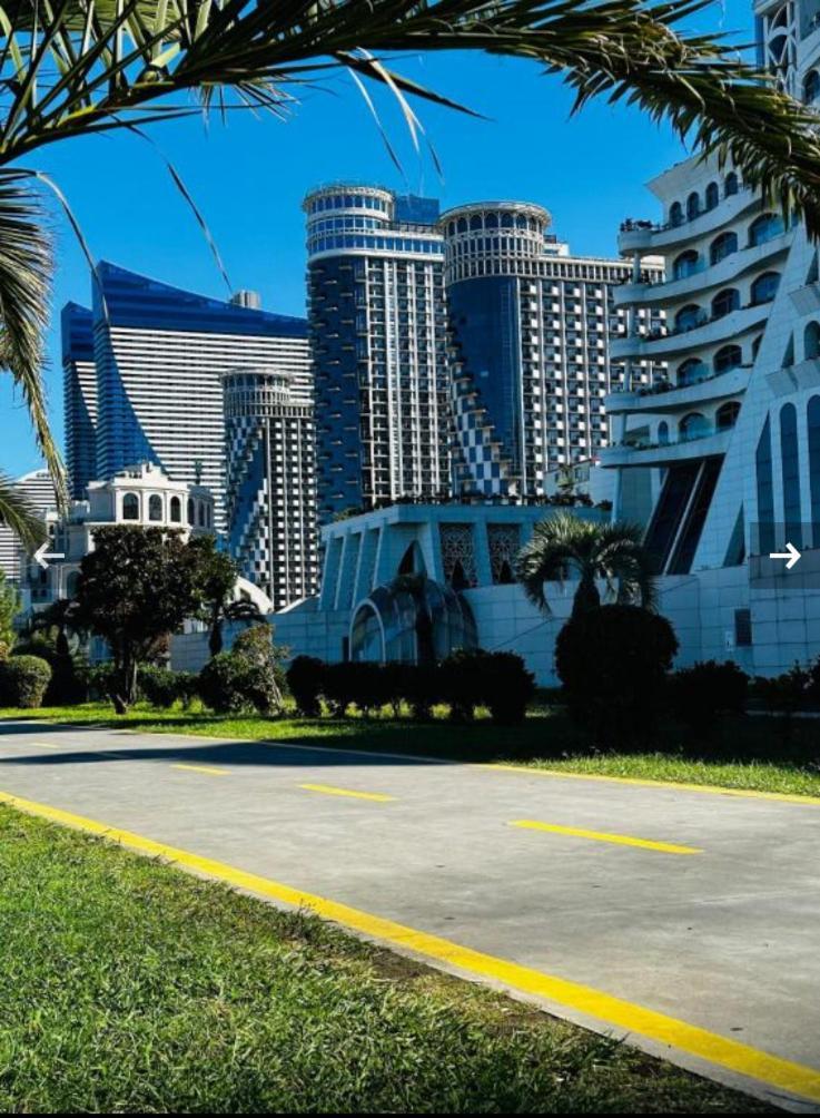 Orbi Sea Tower Apartment บาทูมิ ภายนอก รูปภาพ