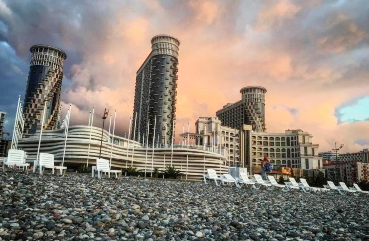 Orbi Sea Tower Apartment บาทูมิ ภายนอก รูปภาพ